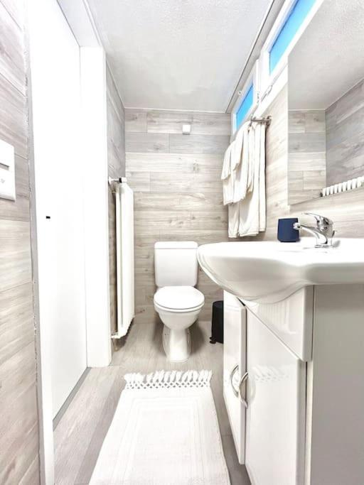 Bright Tiny Studio - Shared Pool & Sauna - Free Parking - Air Condition Muralto Exterior foto